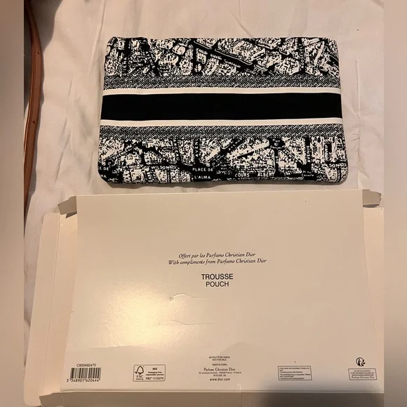 Dior GWP Patterned Pouch With Box - Picture 2 of 3